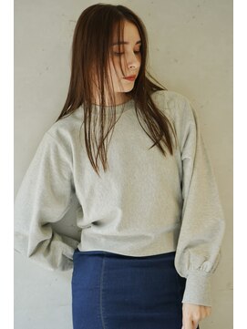 イコ(iko) ブラウン。ロング。ストレート。