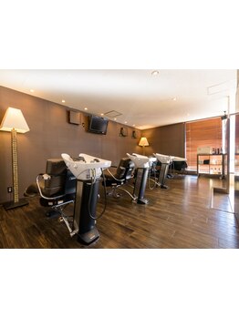 ヘッドスパの効果は癒しだけじゃなかった！髪質改善も頭皮から♪睡眠の質やお肌にも◎