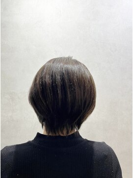 アヴァンセ(Avancer) イヤリングカラーでさり気なく/辻堂/カット/ショート