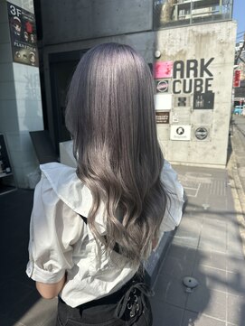 ロンド レア 天神大名店(Lond Le’a) ダブルカラー/インナーカラー/ケアブリーチ/シルバーグレージュ