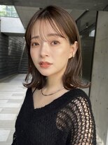 ガーデンヨコハマ(GARDEN YOKOHAMA) ミディアムレイヤーカットオリーブベージュ顔まわりおくれ毛