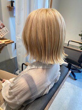 タイズ(ties) 20代30代大人可愛い小顔ショートカット外ハネボブハイライト