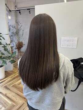 リジー(Litzy) 透明感◎モノグレージュカラー【三國麗奈】