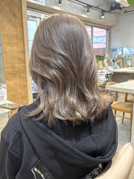 サンク 原宿 表参道(cinq) ヘーゼルグレージュモカベージュブリーチダブルカラーボブ