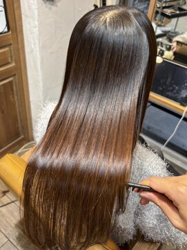 柔らかい質感のナチュラル艶ロング