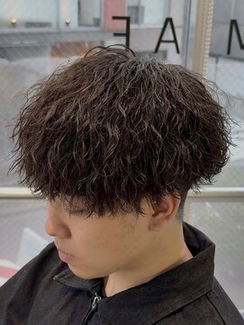オーバル ジングウマエ(OVARL jingumae) 縦落ちパーマシャドウパーマサーフカールフェザーパーマ