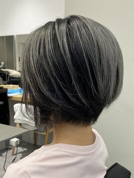トリッカ シブヤ(TRICCA SHIBUYA) シャドウルーツカラー×グレージュショートボブ