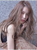 ハイトーンベージュ×フェミニンロング