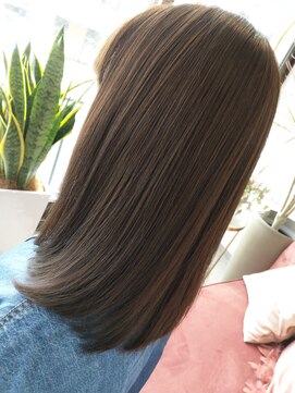 ジル アンク(Jill ankh) 《Jillankh姫路駅前》明るめシルバー☆艶髪