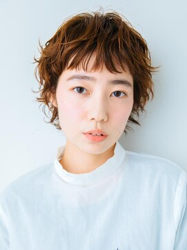 オトソーデン(Oto-soden) オン眉ショートのパーマスタイル