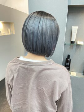 アン シュシュ(un chouchou) 艶ボブにグレー