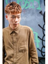 クロムトウキョウ ザ バーバー ネオン 新宿店(CHROM TOKYO the Barber ne/on)&nbsp;ショートフェード＋ツイストスパイラル/刈り上げ