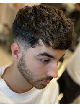 フランクスバーバーリザーブ 人形町店(FRANK’S BARBER RESERVE) スペインカールミッドフェードバーバースタイルS