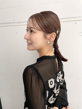 シュリット(schritt) 横顔も可愛いタイトポニー後れ毛結婚式ヘアセット渋谷mutsuki
