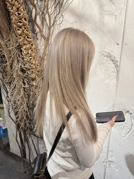 テイ(tei) ベージュカラー/ミルクティーベージュ/ブリーチ/ハイトーン