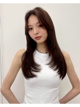 ユーフォリア エヌ 池袋サンシャイン通り店(Euphoria +n) センター分けくびれヘア前髪ロングレイヤー韓国ヘアエモージュ