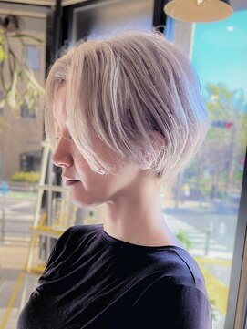 リノショアーズ 日本大通り店(RINOSHORES) "横浜日本大通り"『落ち着いた都会の色を纏う大人洗練スタイル