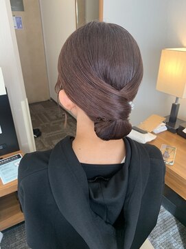 美容堂 綺麗めタイトシニオンヘア