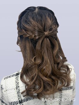 アールエーサロンモノクロ 秋葉原(RA SALON モノクロ) 立体リボンハーフアップ