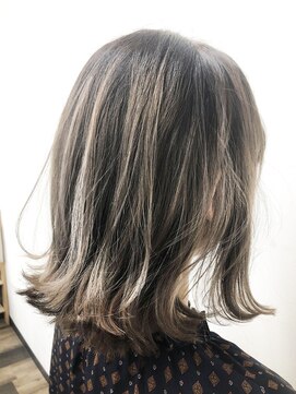 マックスビューティーギンザ(MAXBEAUTY GINZA)　 ハイレイヤーハイライトことりベージュ【銀座/銀座駅】