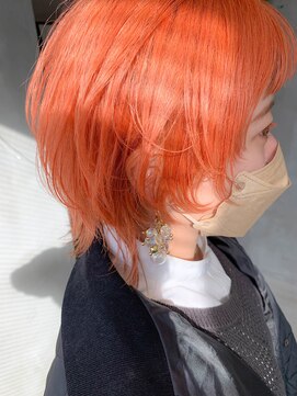 テトヘアー(teto hair) オレンジベージュ、ペールオレンジ、ウルフカット、オン眉