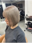 ミニボブ　ホワイトブロンド　