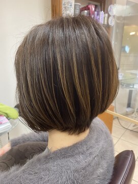 あさひ ダメージレスなハイライトを入れたショートボブ