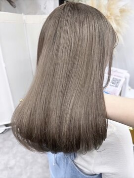 リア(riah) ダブルカラーミルクティーベージュレイヤーカット韓国ヘア