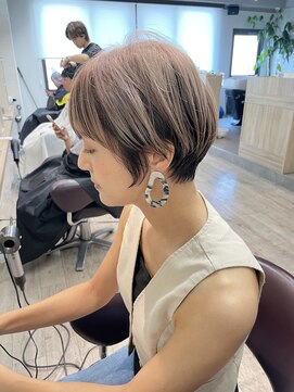 コワファーストナガサキシャンプーボーイ(COIFF1RST NAGASAKI SHAMPOO BOY) 大人ショートボブ丸みショートカットマッシュショート前髪あり