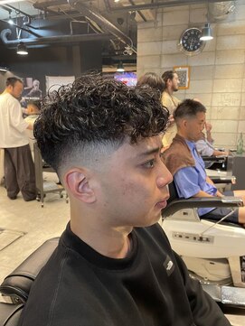 フランクスバーバー アンド ビアークラブ(FRANK'S BARBER and BEER CLUB) スキンフェードパーマスタイル