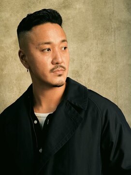 ダグラス トゥーバック 大垣(Douglas TWO BACKS) 【スキンフェード】10:0分けスキンフェード