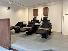 フルフラットのシャンプー台を3台完備◎極限までお客様のリラックスを考えた配置にしております＾＾