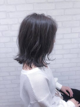 ヘアメイク シュシュ(Hair make chou chou) 肩下ミディアム外ハネボブアッシュカラー【chou-chou 北林夏実】