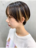 丸みショート、前髪インナーカラー、ブロンド、ローライト