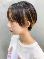 テトヘアー(teto hair) 丸みショート、前髪インナーカラー、ブロンド、ローライト