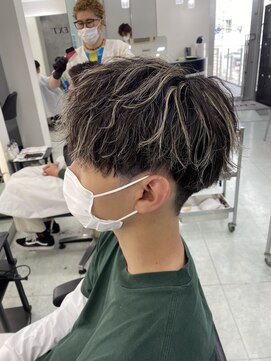 ネクストネオ 静岡(NEXT NEO) NEXT静岡NEO櫻田】細め多めホワイトハイライトメッシュマッシュ