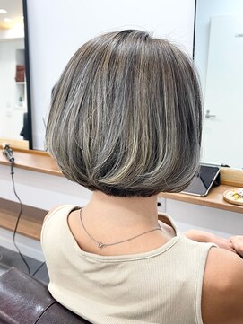 ランプ(Lamp) 白髪ぼかしにも◎バレイヤージュカラー ビフォアー&アフター