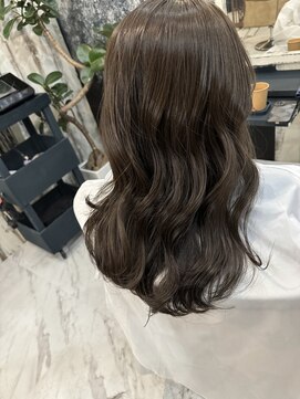 ニーゼロゼロナナ(2007) 艶髪グレージュ