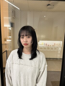 ナンバー 竪町(number+) 韓国風ヘアスタイル顔周りレイヤー暗髪