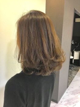 大人女性のキレイをつくるグレイカラーで、艶感たっぷりの上品な仕上がりに◎髪のお悩みご相談ください♪