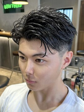 韓国風リバーススパイキーショート