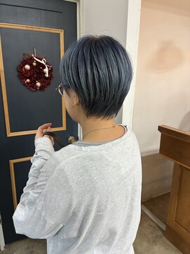 大人マッシュショート×ぺールブルーカラー