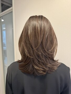 ムード(MOOD,) ダークアッシュ/ミディアムレイヤーカット/大人ガーリー/銀座