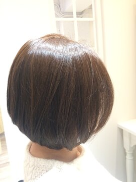 ヘアー カラー キー(HAIR color KEY) ペールブラウンでツヤカラーボブ