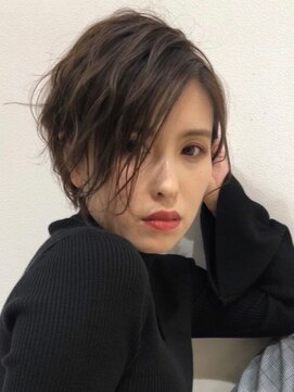 ストロベリー ワン アート(Strawberry one art) イメチェン、束間ショート、モードヘア