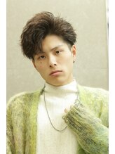 【縦落ちに動くツイストスパイラルパーマ】アレンジのし易いスタイルでかきあげとも相性◎（メンズパーマ）