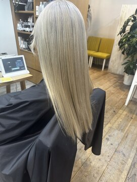 プシュケ(PSYCHE) ハイトーンストレートヘア大人可愛い透明感ホワイトブロンド