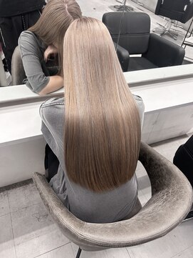 キング 心斎橋店(K!ng) ハイライトカラーミルクティーベージュレイヤーカットブリーチ