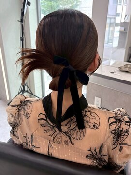 ロイオブジゼル(roi of GiseL) へアアレンジ カチモリ タイトアレンジ リボン お団子 結婚式