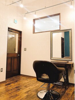 エノワ ヘアラウンジ 浦和駅西口本店(enowa HAIR LOUNGE)の写真/また行きたくなる、落ち着いたカフェのようなプライベートサロン【enowa HAIR LOUNGE】